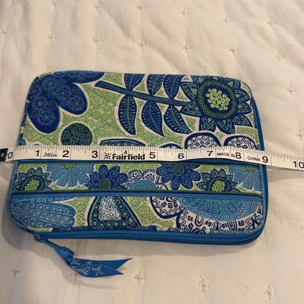 Vera Bradley Doodle Daisy Tablet/Kindle Holder (22)